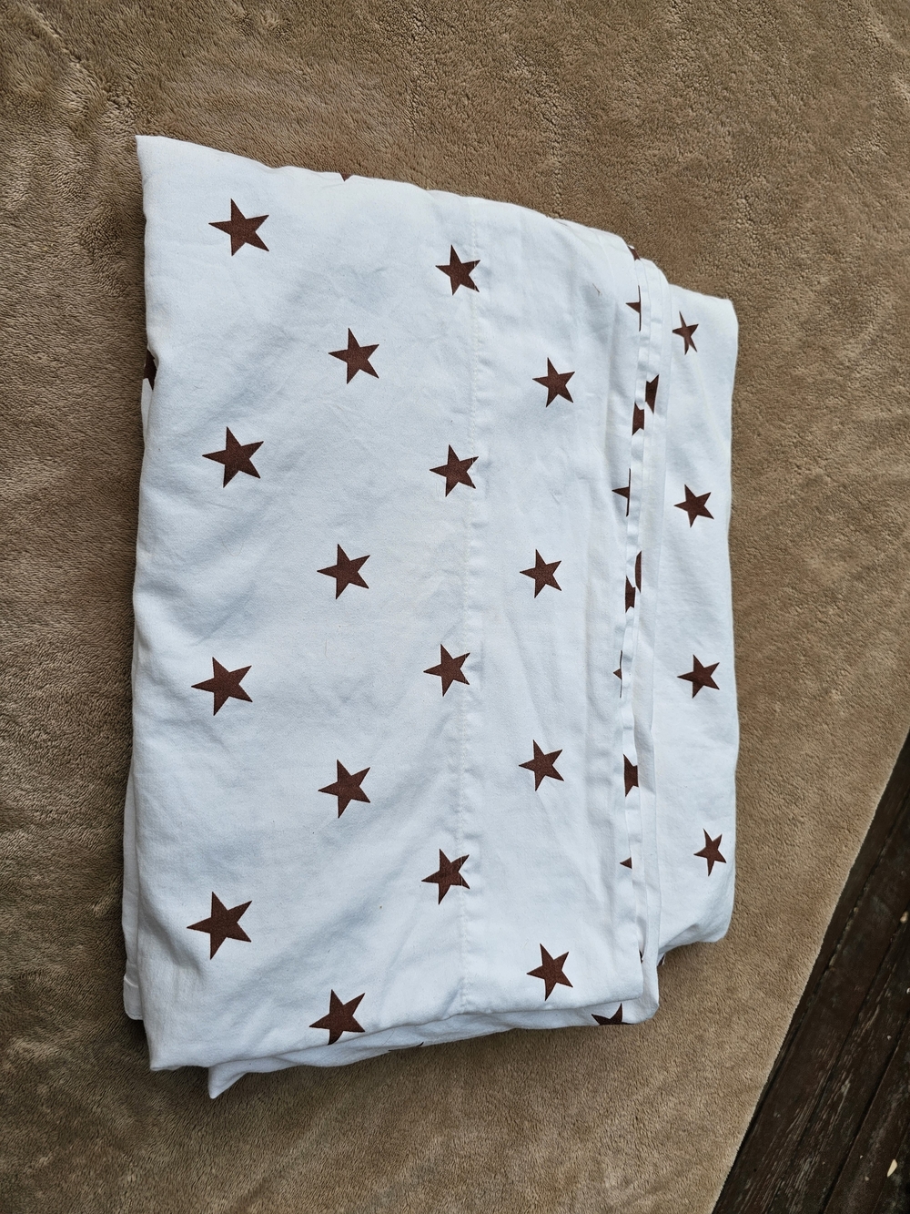 Serena & Lily White Sheet Set with Brown Star Print
